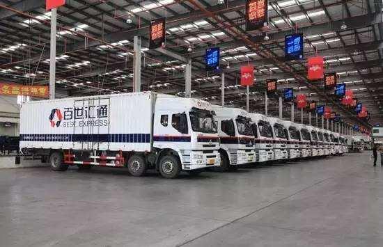 加拿大人疑惑：中国快递为什么这么快，中国人的回答令人佩服