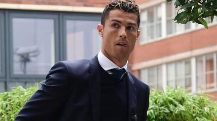 内马尔c罗梅西都在哪个俱乐部,为啥c罗和梅西的年薪越来越低