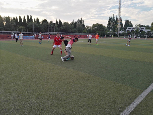 淮安外国语学校：美丽的淮外欢迎您，开放的淮外等待您