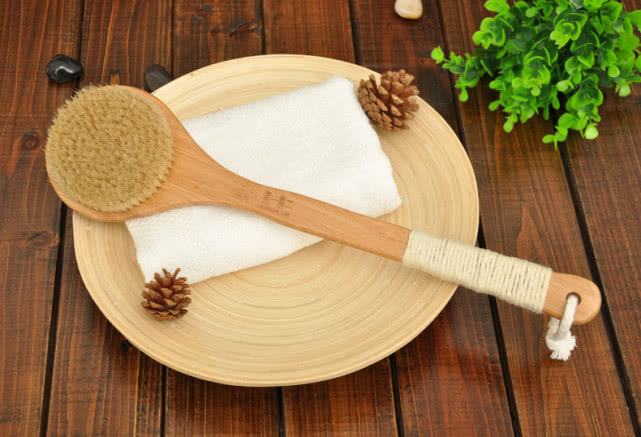 后背长痘该怎么去除小妙招,后背长痘痘留下痘痕怎么消除