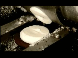 为啥奥利奥要扭一扭泡一泡,为什么奥利奥容易扭开不容易掰开