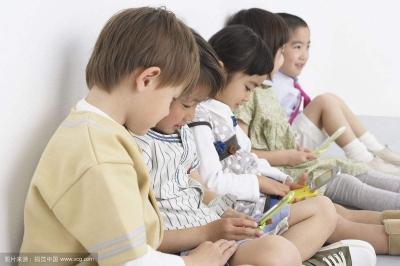 泰国人穷到戴不起眼镜?!