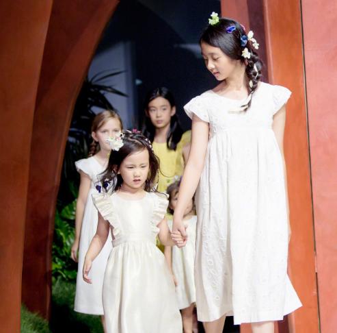 同参加综艺，多多走秀演话剧，森碟跑步踢足球唯独不跳水