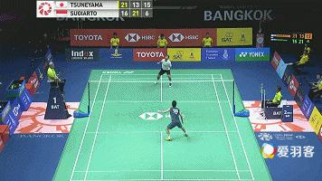 他像“业余球员”一样的小身板,为何还能打赢球场老司机?