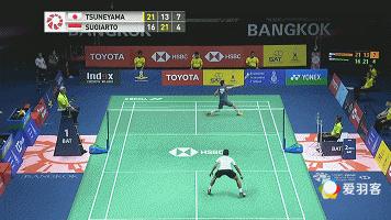 他像“业余球员”一样的小身板,为何还能打赢球场老司机?