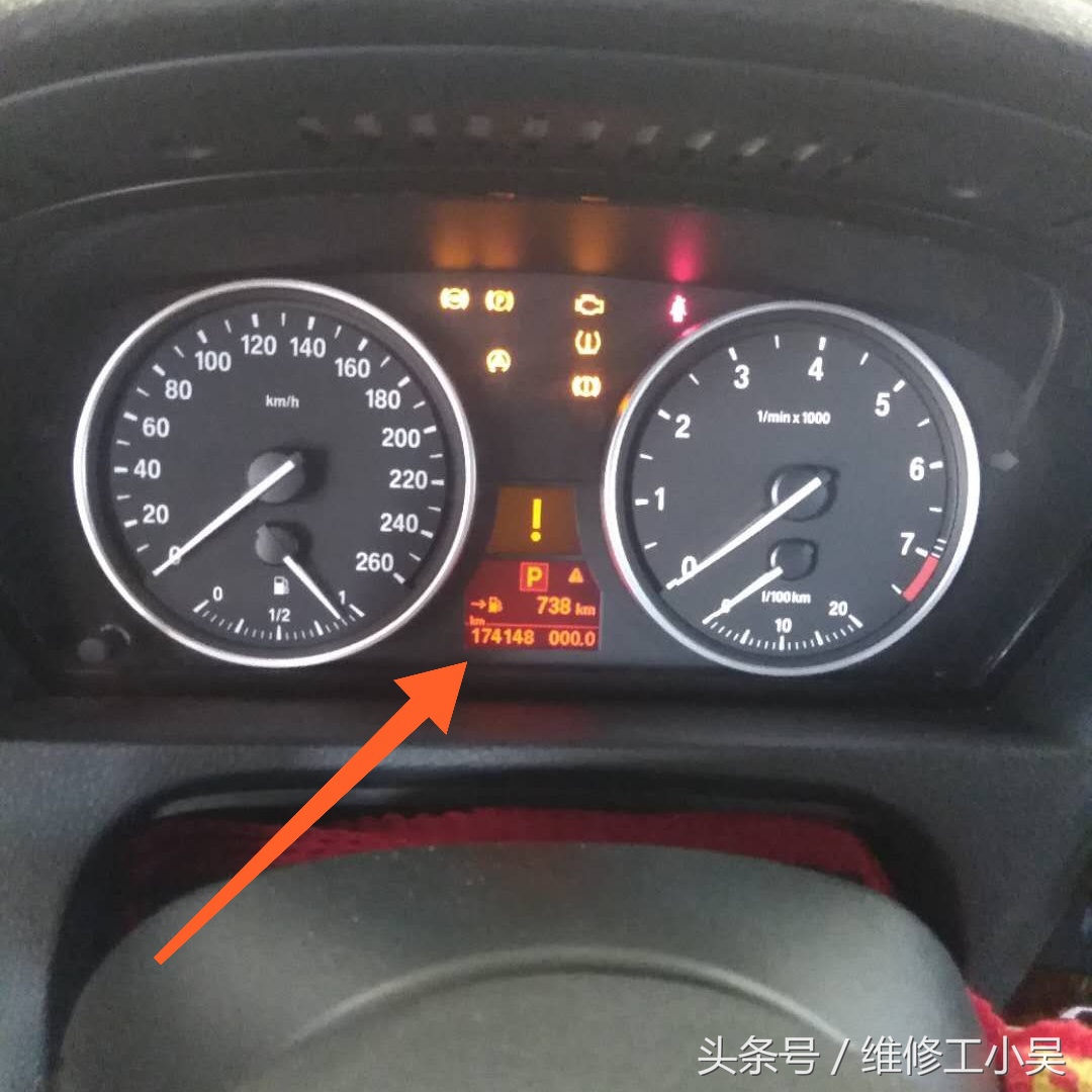 10款宝马x5n62发动机漏油,10年宝马x5缸体漏水