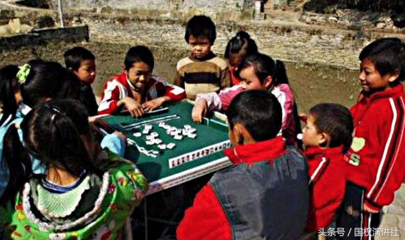 中考260宅在家玩手机家长心急如焚，专家无计可施时出现一丝曙光