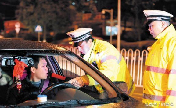 实测一斤白酒后多久可以开车,一两高度白酒要多久才能开车