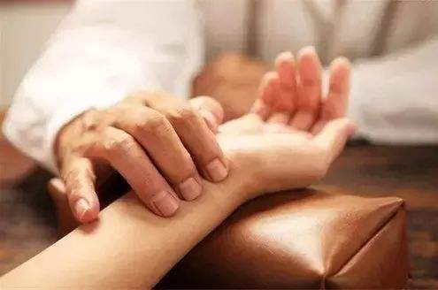 为什么夏季汗液是粘腻的,为什么夏季容易有湿热