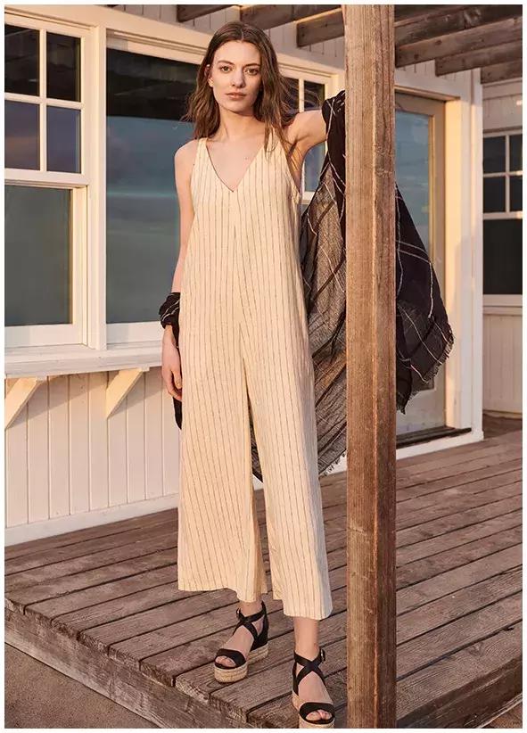 优衣库试衣间试完衣服放哪里,走进优衣库随便试穿