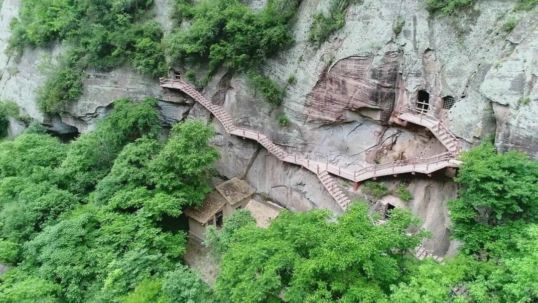 溽暑蒸人什么意思,溽暑蒸人