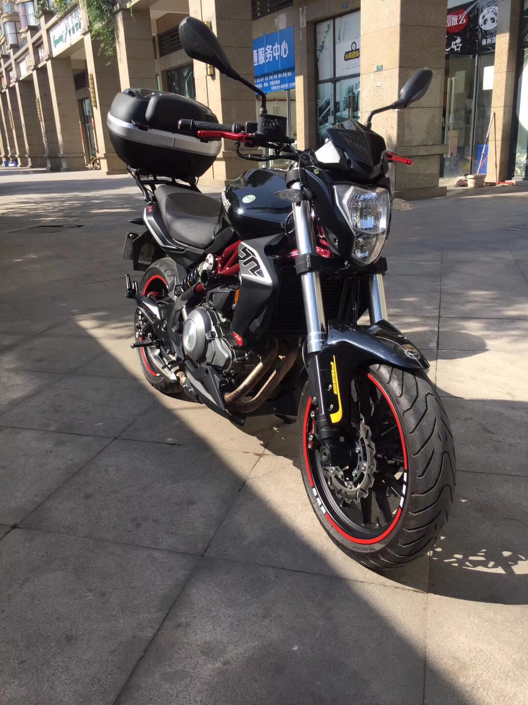 贝纳利黄龙300abs是什么,贝纳利bj250-18二手三箱