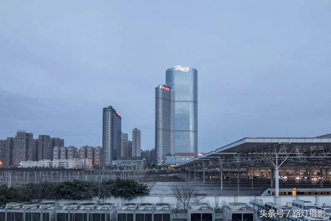 大堂直通高铁站，去成都住这家网红酒店吃喝住行玩到爽！