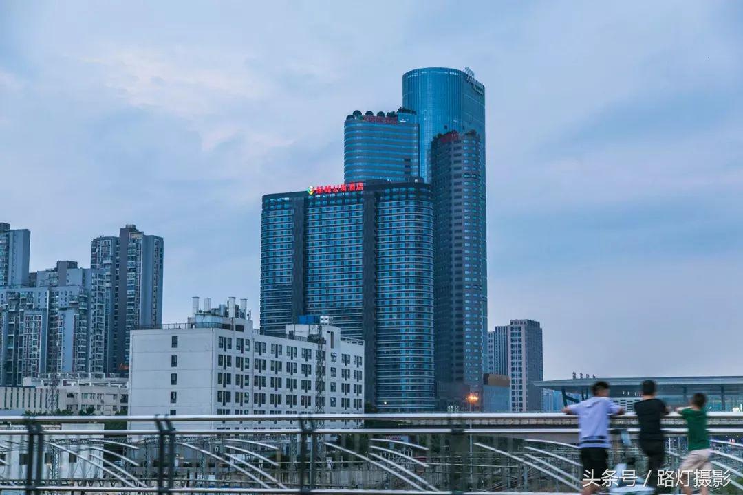 大堂直通高铁站，去成都住这家网红酒店吃喝住行玩到爽！