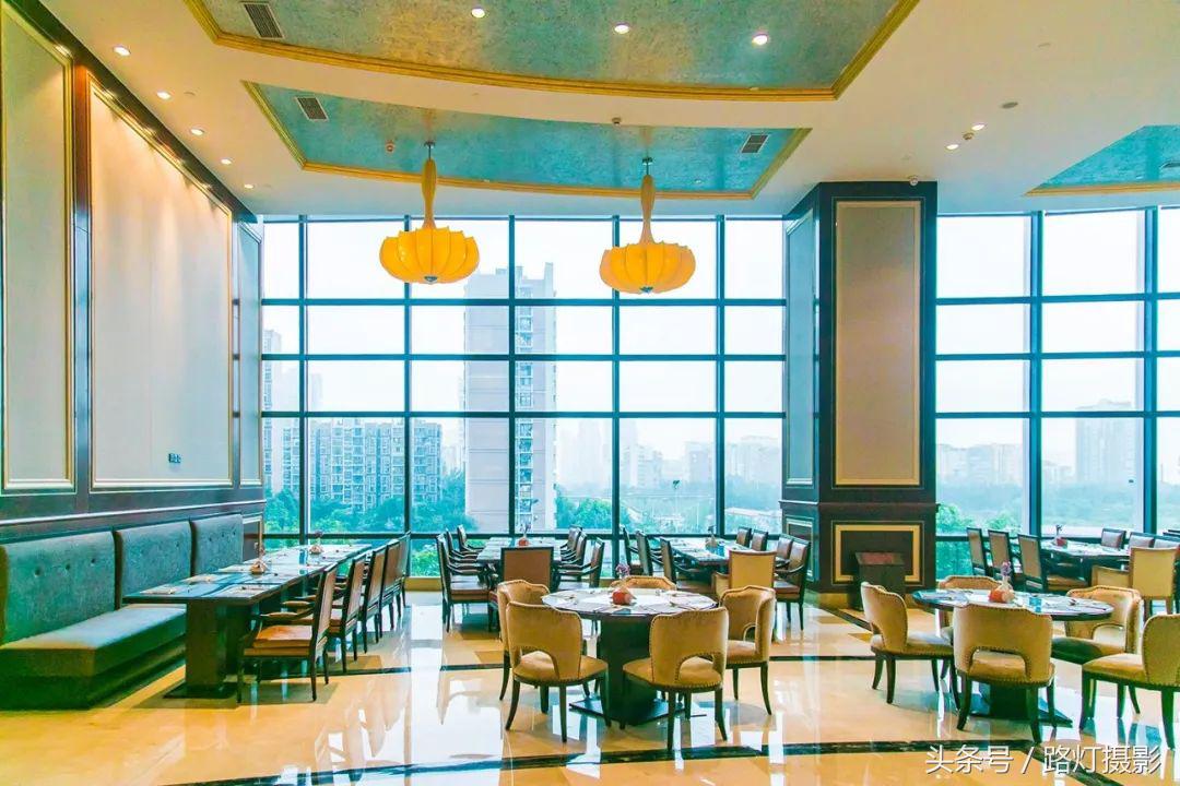 大堂直通高铁站，去成都住这家网红酒店吃喝住行玩到爽！