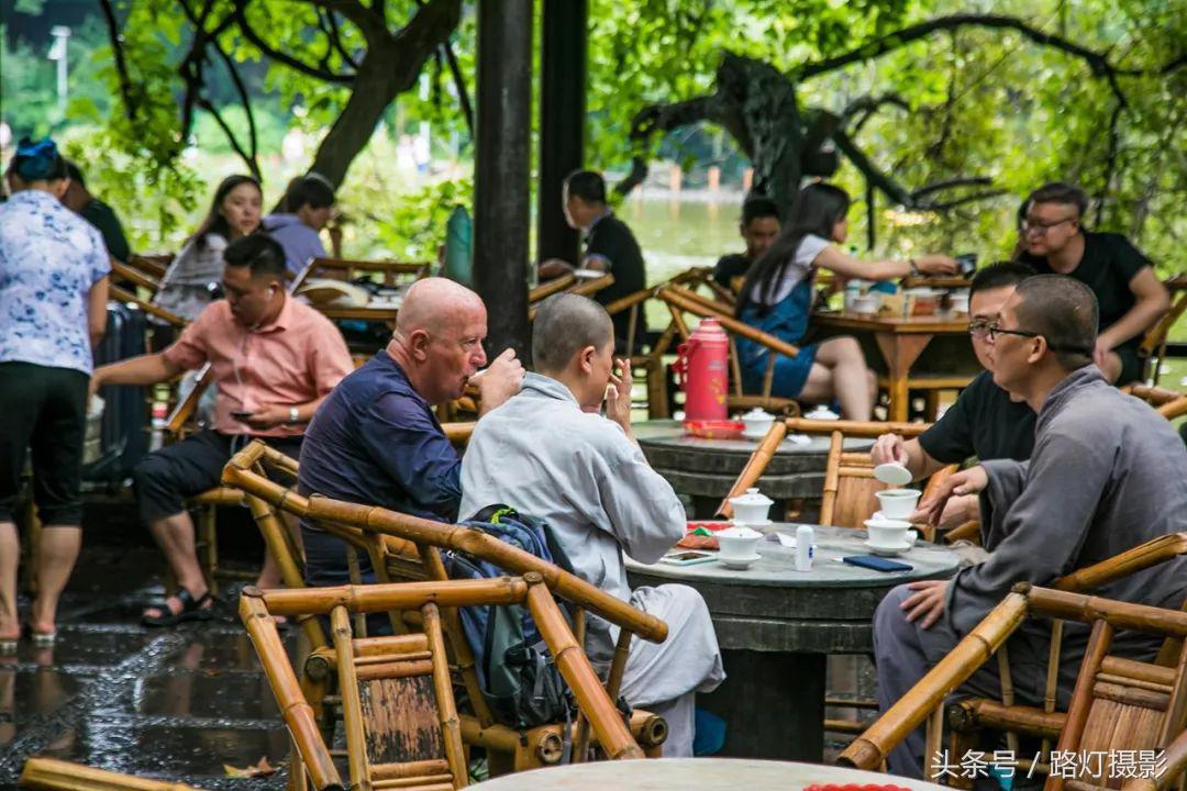 大堂直通高铁站，去成都住这家网红酒店吃喝住行玩到爽！