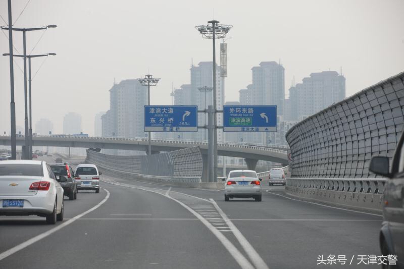 快速路下匝道压白实线扣几分,快速路出口压白实线怎么处罚