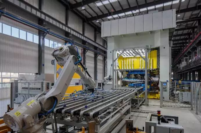 活下来的新势力车企,活下来的新能源车企