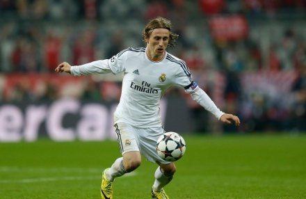 卡洛斯的惊世任意球动态,足坛逆天过人动作