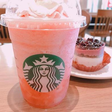 星巴克蜜桃乌龙星冰乐要用吸管吗 (星巴克的桃桃绵绵星冰乐会很甜吗)