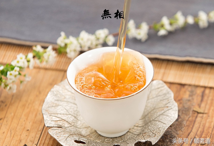 再贵的护肤品都不如一杯白茶,白茶与大牌护肤品