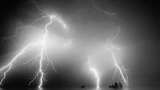 雨天出行注意安全望一切安好,雨天安全出行