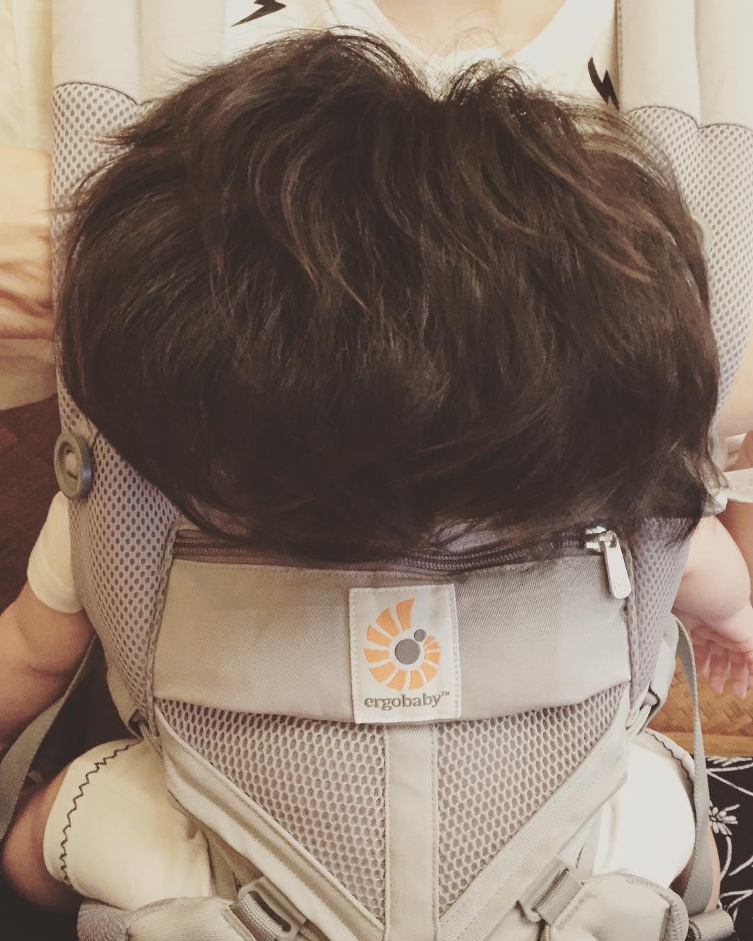 超猛发量的日本爆炸头宝宝,不到一岁头发的面积就比脸还大!