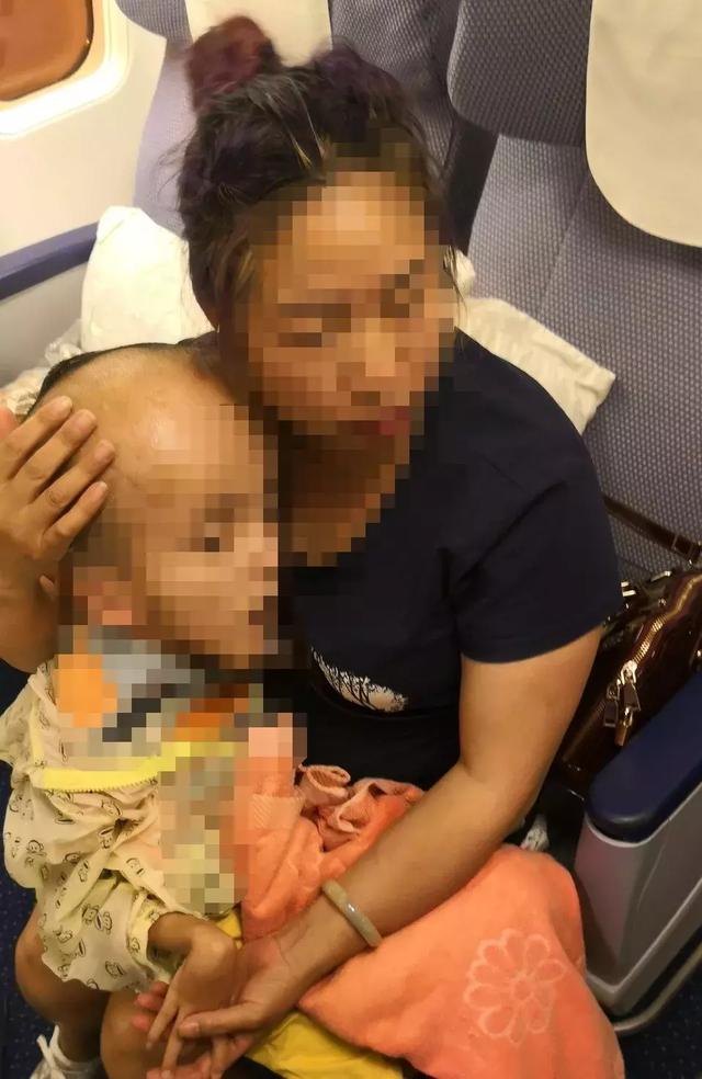 空姐日志：航班上偶遇为“大头儿子”传递爱