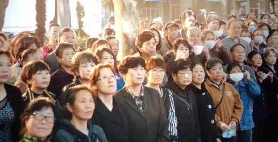 《我不是药神》这部电影，真的“狠”扎心！