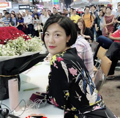 香港旺角小龙女龙婷的简介,香港旺角小龙女龙婷真的好想你