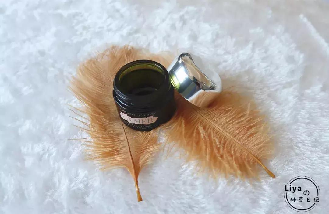 用着两三千一套的护肤品,用着8000一套的护肤品