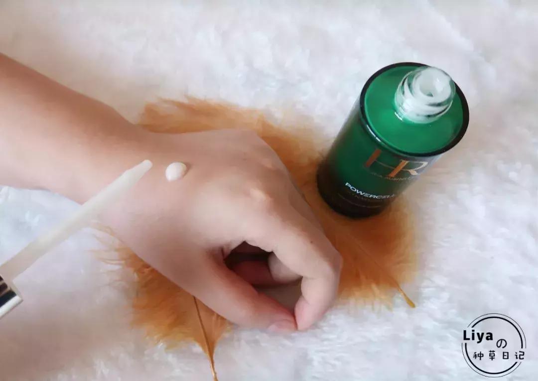 用着两三千一套的护肤品,用着8000一套的护肤品