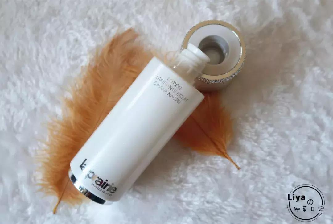 用着两三千一套的护肤品,用着8000一套的护肤品