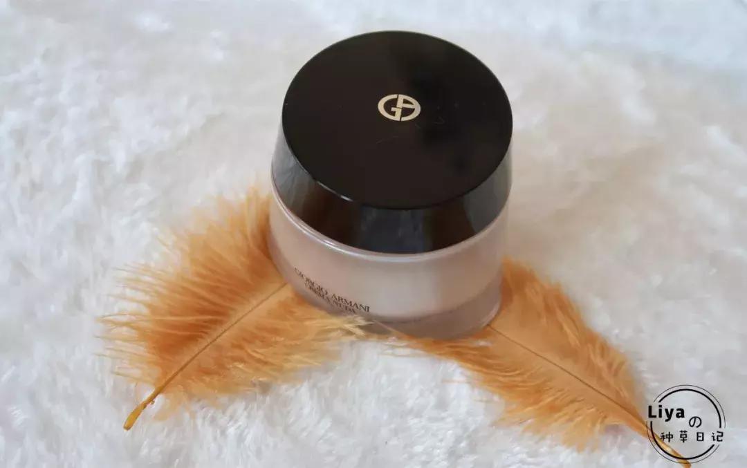 用着两三千一套的护肤品,用着8000一套的护肤品