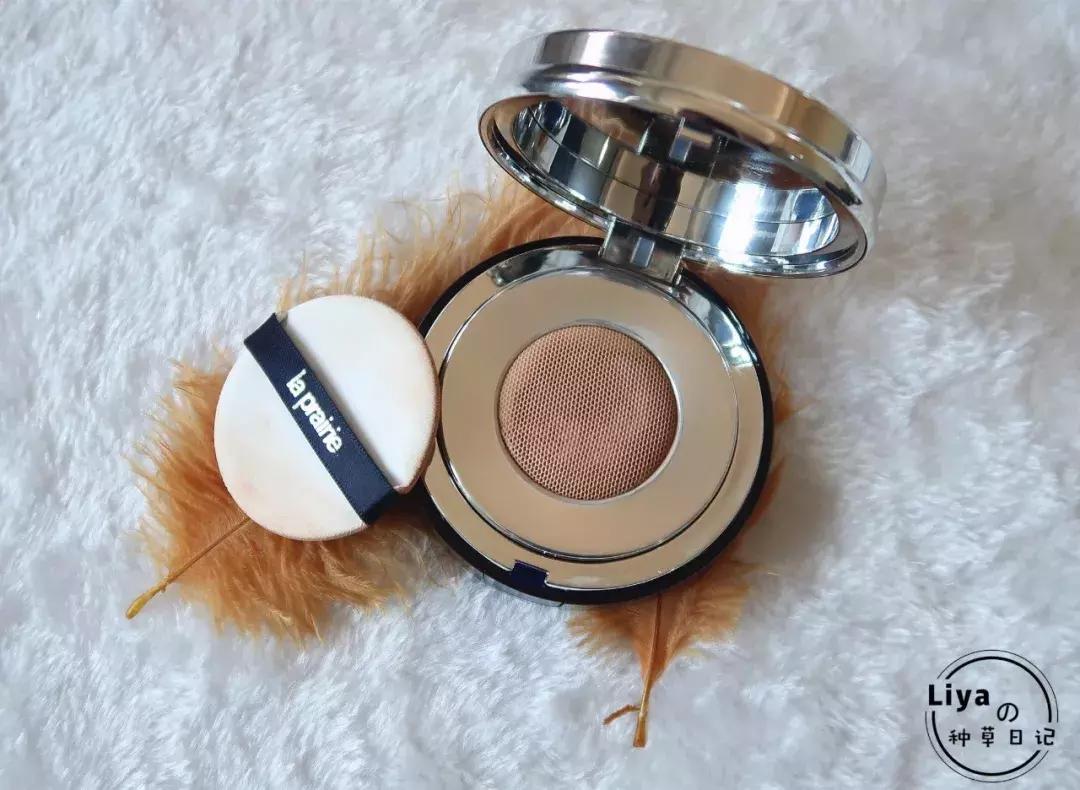 用着两三千一套的护肤品,用着8000一套的护肤品