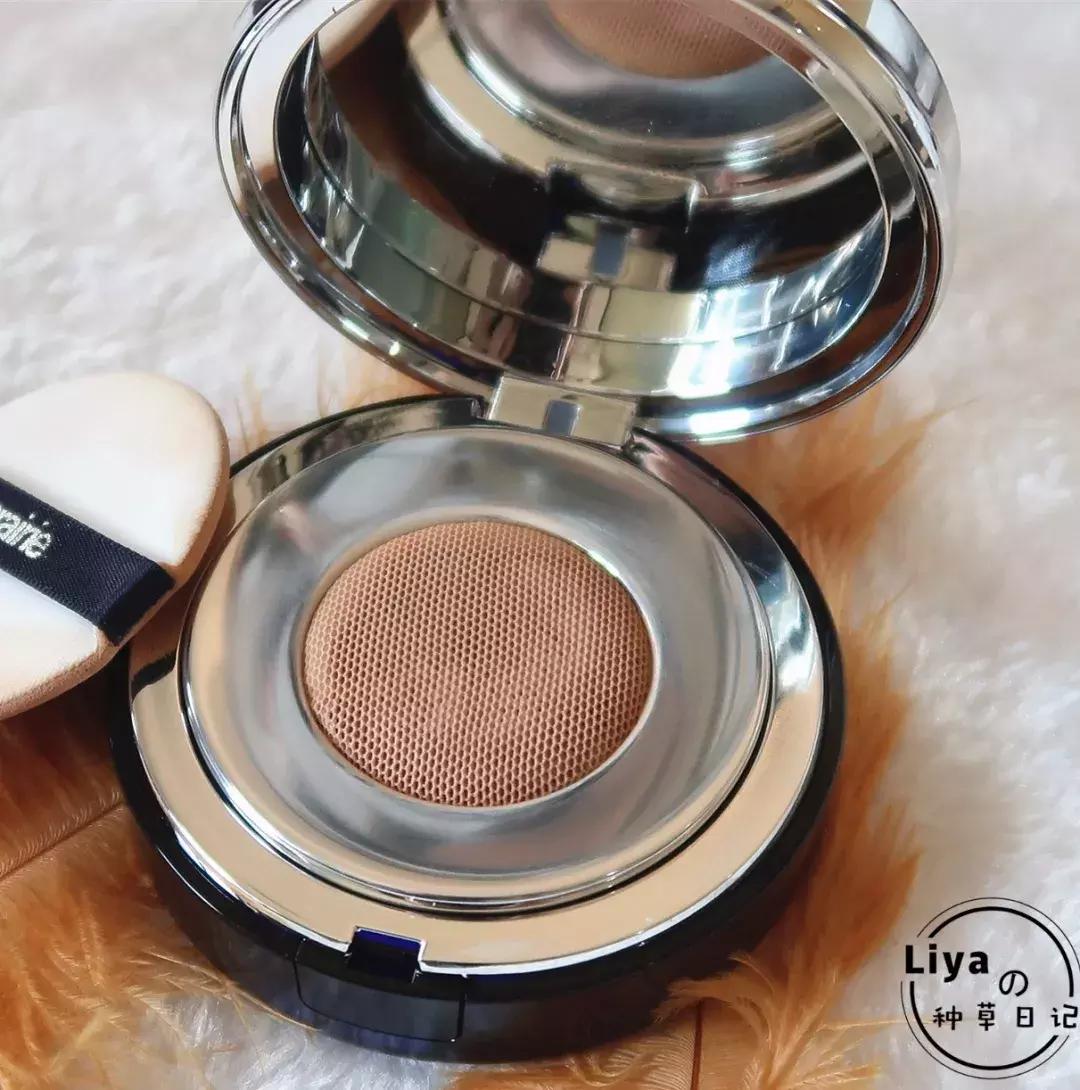 用着两三千一套的护肤品,用着8000一套的护肤品