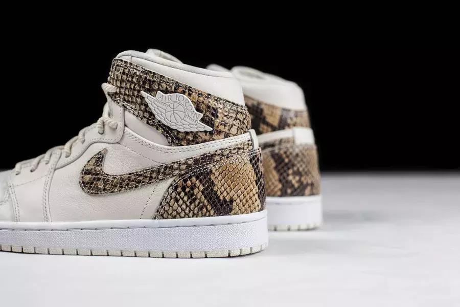 airjordan1low白黑蓝真假对比,黑蛇白蛇全剧