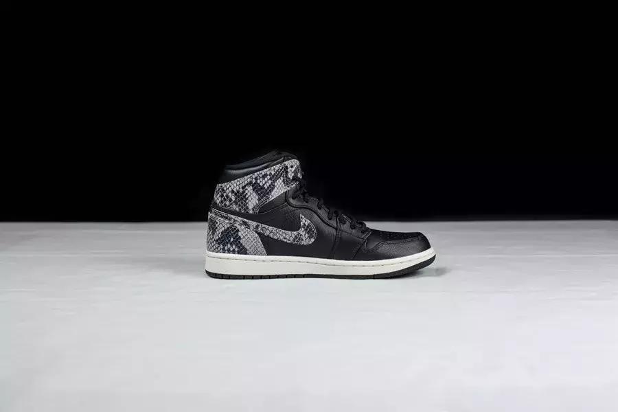airjordan1low白黑蓝真假对比,黑蛇白蛇全剧