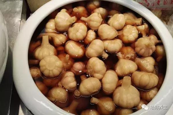 大蒜煮熟了吃还有营养吗,大蒜降血脂生吃还是煮熟好