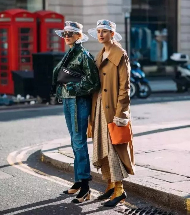 半个时尚圈都穿上的pvc到底什么鬼？！看完真的爱上了！