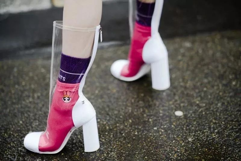 半个时尚圈都穿上的pvc到底什么鬼？！看完真的爱上了！