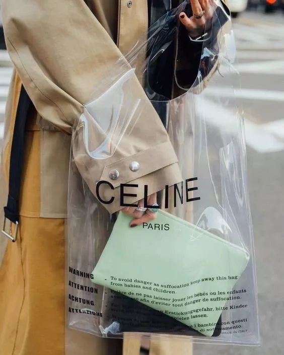 半个时尚圈都穿上的pvc到底什么鬼？！看完真的爱上了！