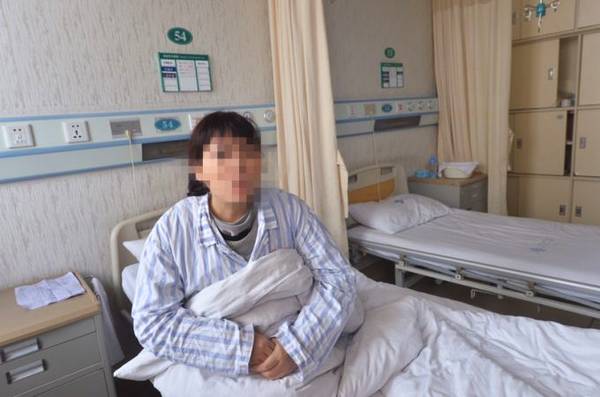 女子怕冷夏穿8件毛衣脱下就会感冒，医生：或为躯体形式障碍