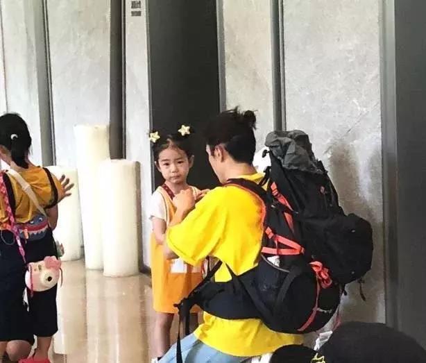 李承铉lucky亲子装,李承铉跟lucky亲子装路透照