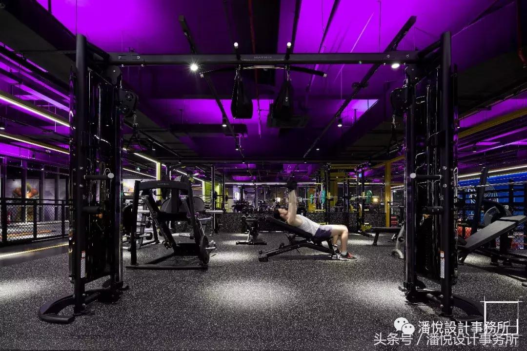 工业风健身房装修效果图,健身房吊顶工业风