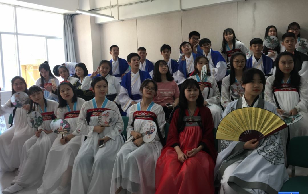 用宫斗剧给学生上爱情课的历史老师｜教育达人