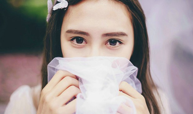 一刀一刀的刺进她自己已怀孕的子宫,说是惩罚自己错爱了那么多年