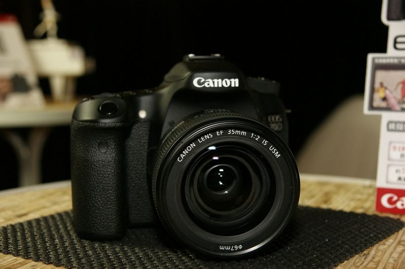 佳能相机70d值得入手吗,佳能相机700d和70d有啥区别