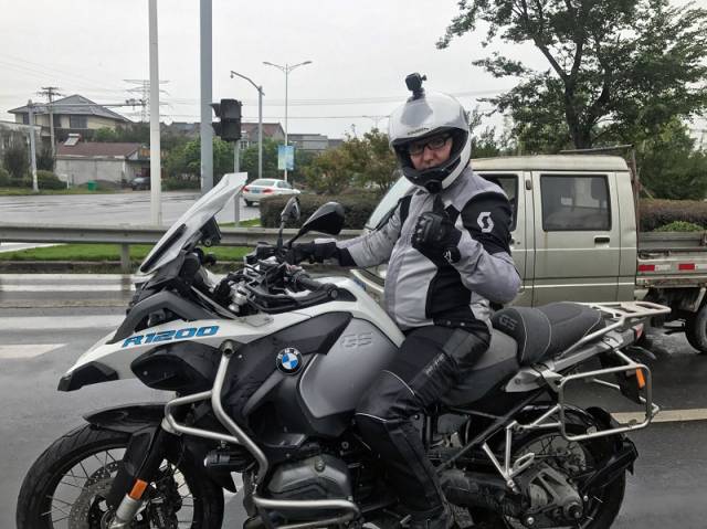 因为热浪，你就要丢盔卸甲？致最不专业的摩友！