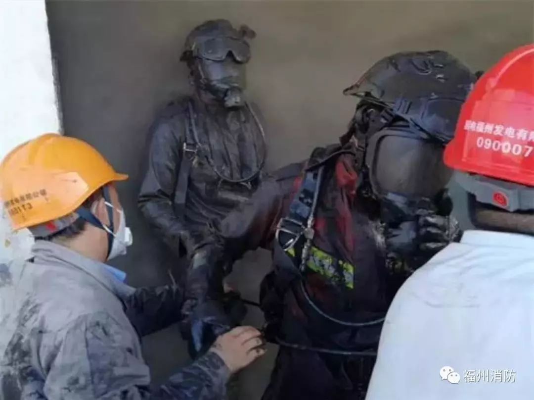 致敬英雄消防员真实救援现场,致敬英雄福州26岁消防员